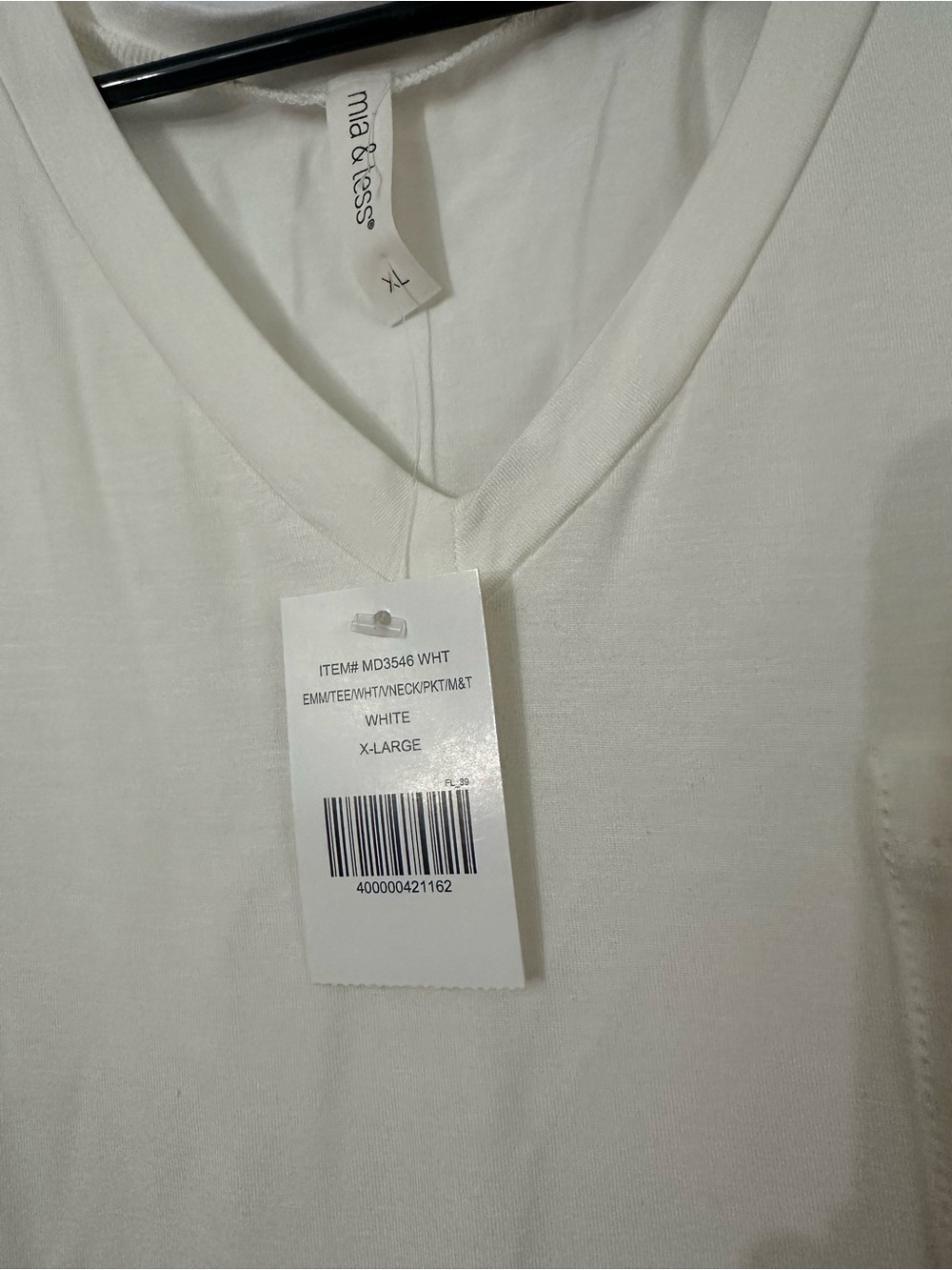 NWT Mia & Tess V-Neck Pocket Tee - Cream - Picture 3 of 4